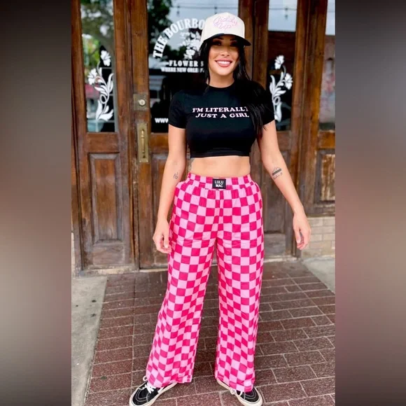 Nwt woman’s Pink Checkered straight leg pants - Picture 1 of 9